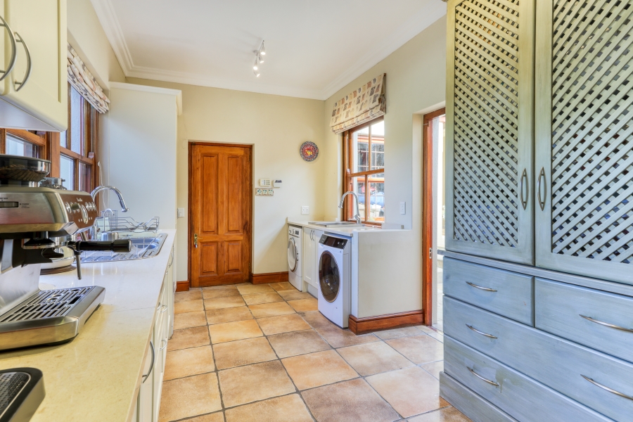 7 Bedroom Property for Sale in Zwaanswyk Western Cape